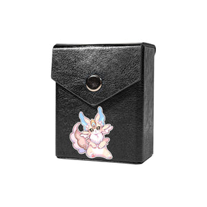 Enhance your TCG storage with the Mach 2 Black deck box, available in options for 60 or 80 single-card sleeves. Crafted from durable faux leather, it includes a built-in belt loop, a strong magnetic snap. From LDB Duel featuring our exclusive Purrely design—ideal for TCG enthusiasts on the move! Epurrely-Happiness-yugioh-mtg-pokemon-tcg-accessories-card-storage-LDB-Duel-black